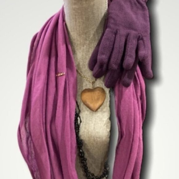 Ellen Tracy Infinity Purple Scarf & Gloves - Picture 2 of 7